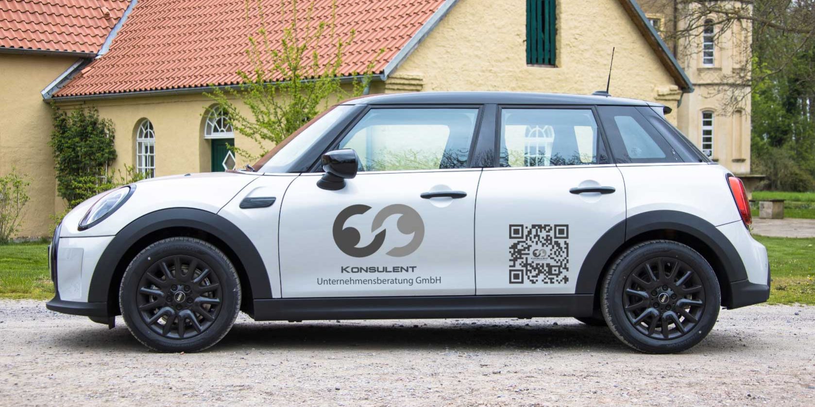 Zuwachs,der MINI ist als Dienstwagen angekommen.